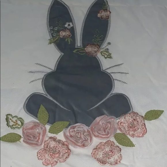 INSPIRED TREASURES EASTER RABBIT NWT EMBROIDERED TABLE RUNNER 16" X 72” - Picture 3 of 8